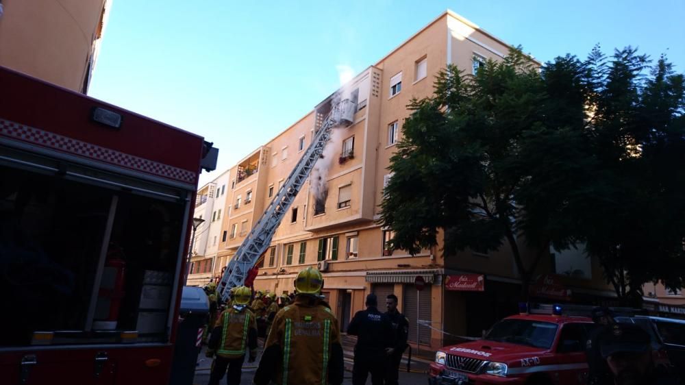 Desalojan un edificio en Palma por un incendio