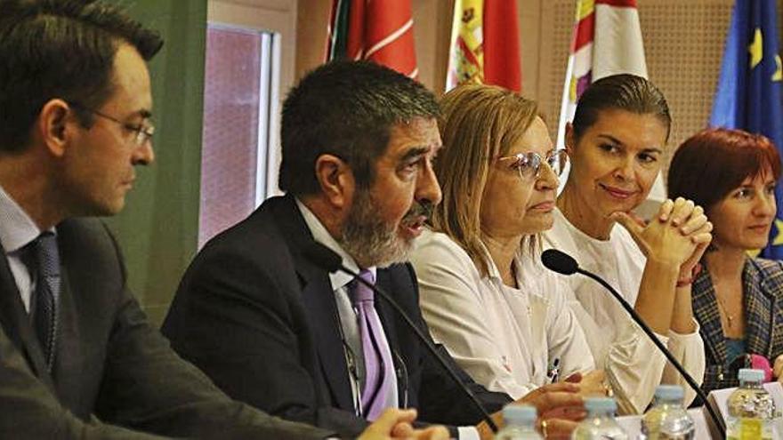 Desde la izquierda: Montes, Mitadiel, Chimeno y San Damián, en el acto de presentación de la nueva gerente a los profesionales .