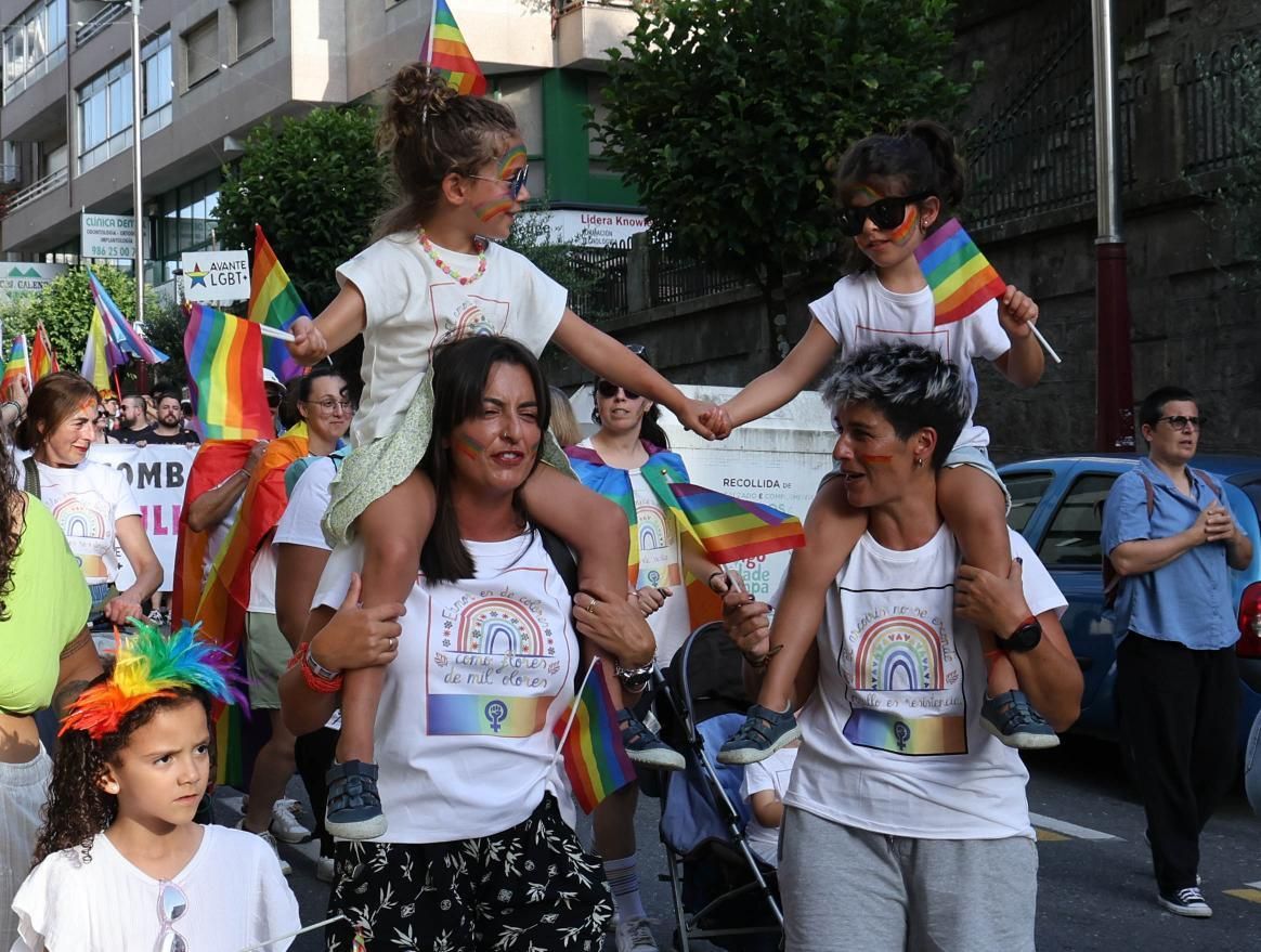 Una multitudinaria marcha celebra el Orgullo más colectivo en Vigo