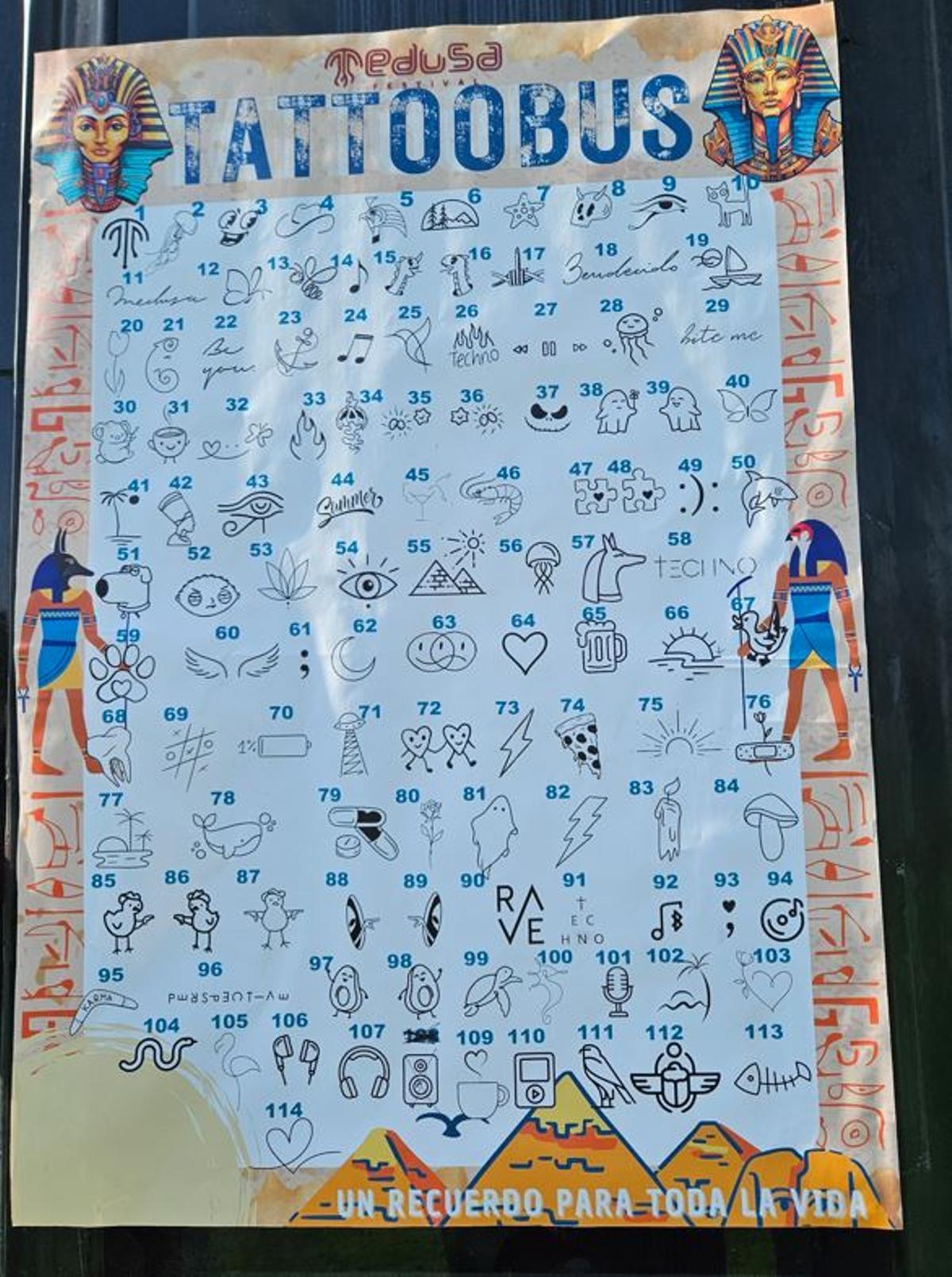 Cartel con los tatuajes ofrecidos.