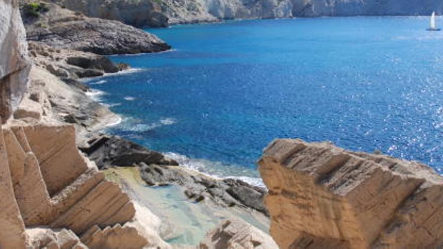 Fallece un hombre tras caer desde gran altura en Ibiza