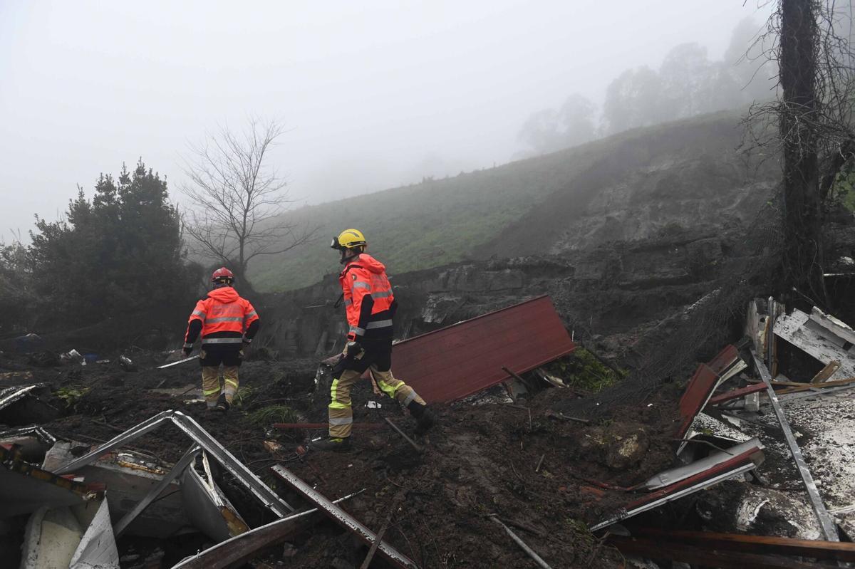 Un desprendimiento en la Autovía do Morrazo sepulta una vivienda en Moaña y deja un vecino herido