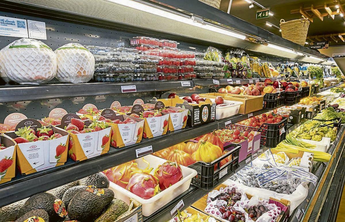 Fresh fruit and vegetables from local farmers. | JUAN F. TUR