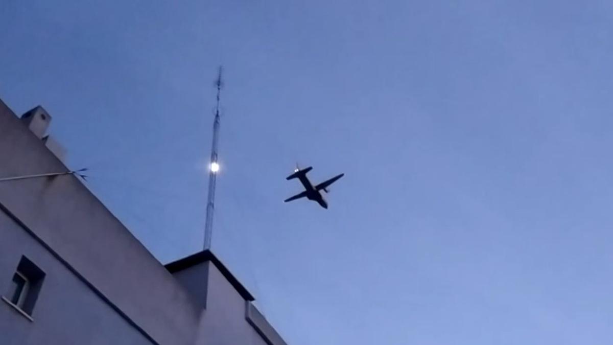 Vecinos de Palma, alarmados por el vuelo de un avión militar a baja altura