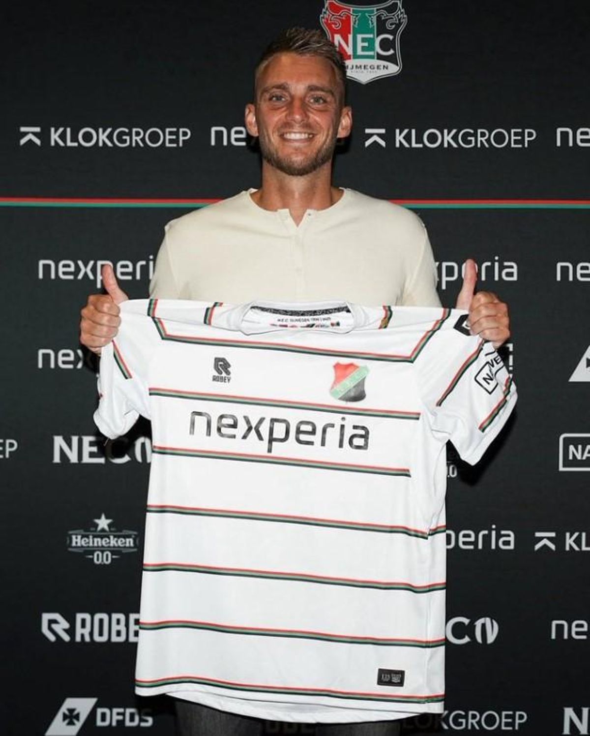 Jasper Cillessen en su presentación con el NEC Nijmegen