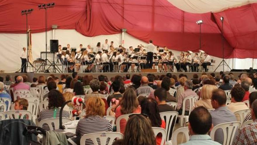 Solidaridad y música centran el arranque de las fiestas de Cabanes