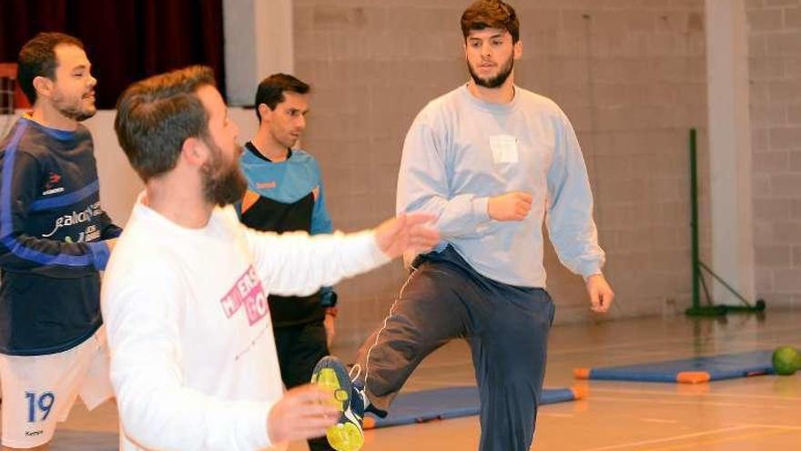 Miguel, Camiña y Pombo, junto a Nano, en un entrenamiento. // R.V.