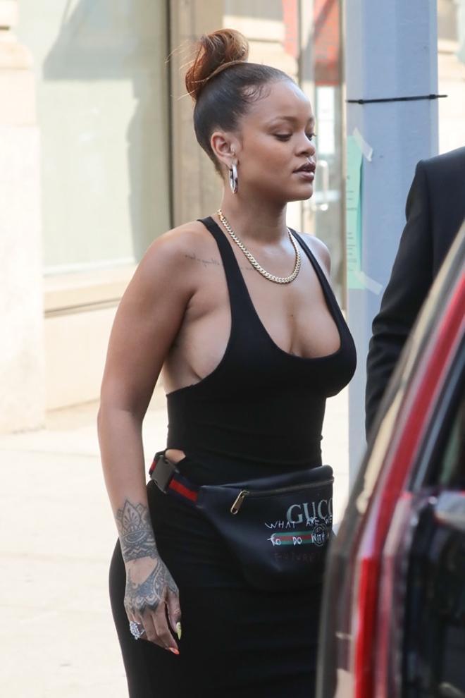 Rihanna pasea por Nueva York