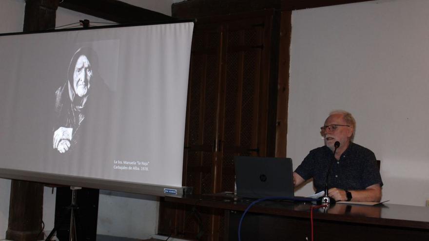 Juan Manuel Báez durante la presentación en Puebla del proyecto fotográfico «Cualquier tiempo pasado». | A. S.| A. S.