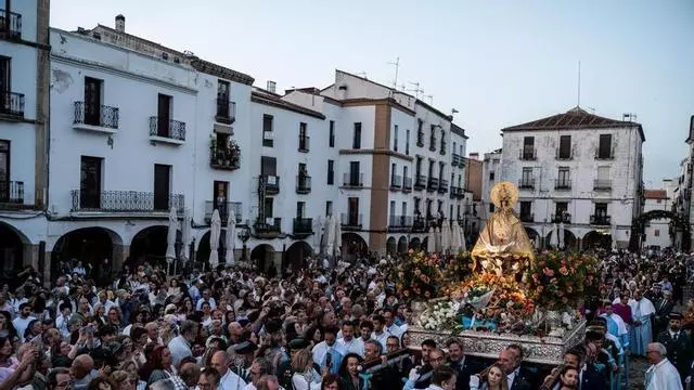 Vídeo | Así ha sido la procesión de bajada de la Virgen de la Montaña