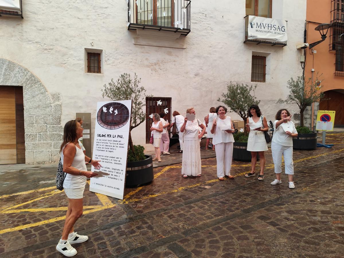 Las "palomas por la paz" llegan a la principal cita cultural del verano en Sagunt