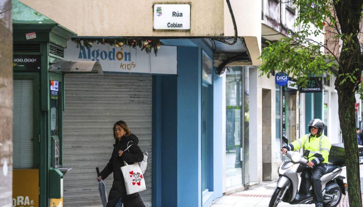 Placa recién instalada en la Rúa do Río. |  Iñaki Abella