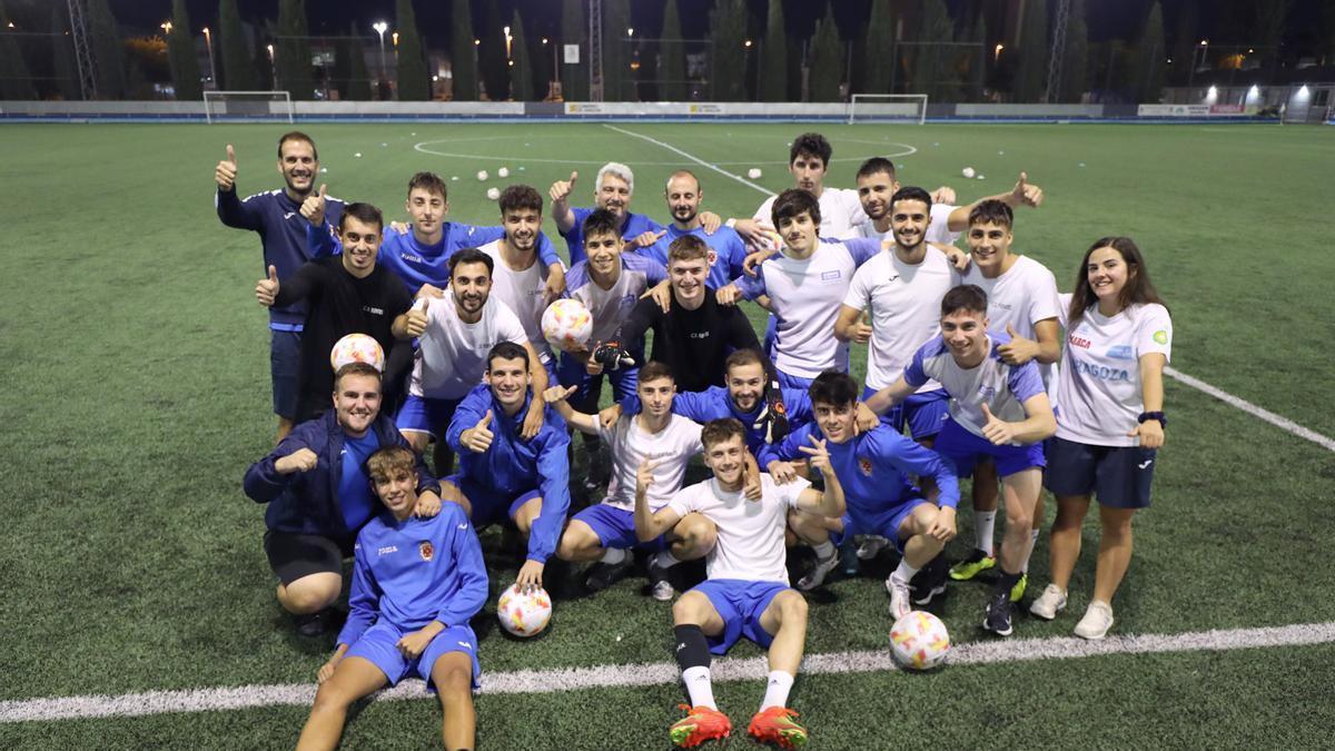 La plantilla del CD Fuentes, en el último entrenamiento en el Pedro Sancho.