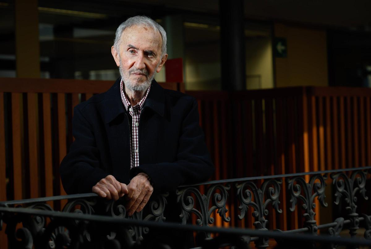 Jaume Pérez Montaner, fotografiat en el Octubre Centre de Cultura, en València.