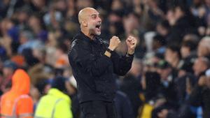 Guardiola celebra la victoria contra el Liverpool