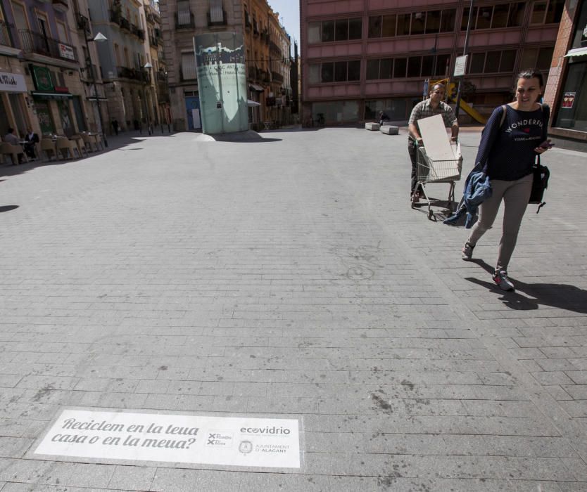 Las aceras de Alicante se cubren de mensajes