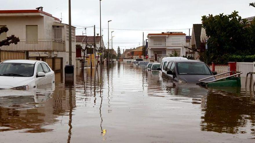 Los bomberos continúan interviniendo en Almassora, Borriana, Oropesa y Benicarló tras las lluvias