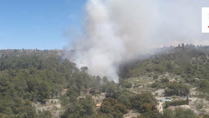 Controlado el incendio de la Vall d&#039;Alcalà tras calcinar cuatro hectáreas de arbolado