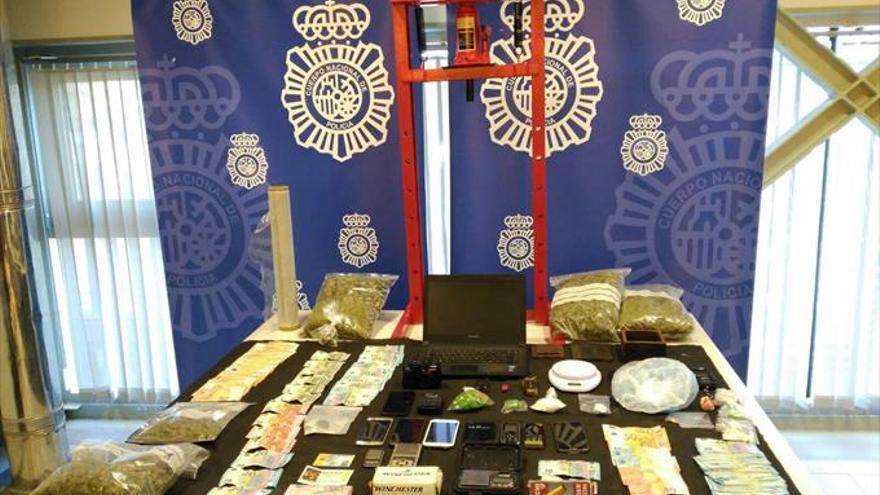Once detenidos en una operación policial contra el tráfico de droga en Cáceres