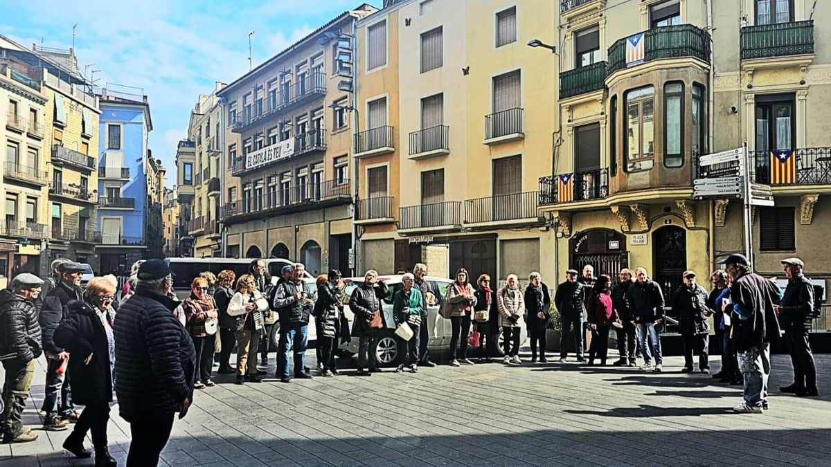 Concentració amb cassolada inclosa de la Plataforma en Defensa de les Pensions Públiques i els Drets de la Gent Gran de Manresa