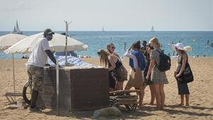 zentauroepp54162153 barcelona 18 07 2020 barcelona  gente en la playa de barcelo200718145514