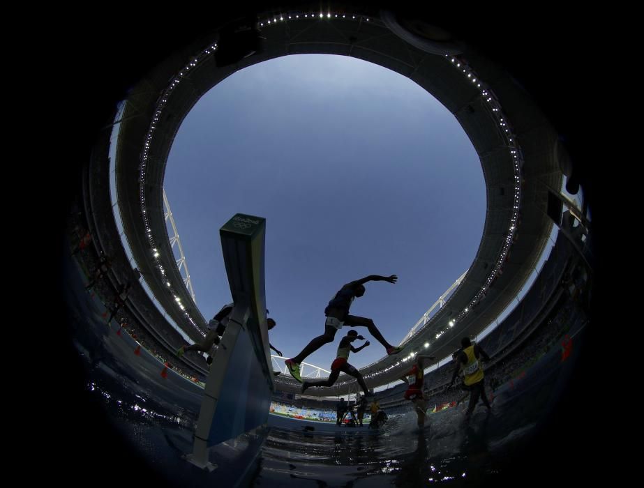 3000 metros obstáculos en el Estadio Olímpico.