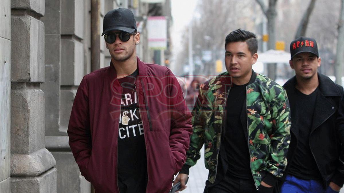 Neymar y los 'Toiss' se dejaron ver por el centro de Barcelona