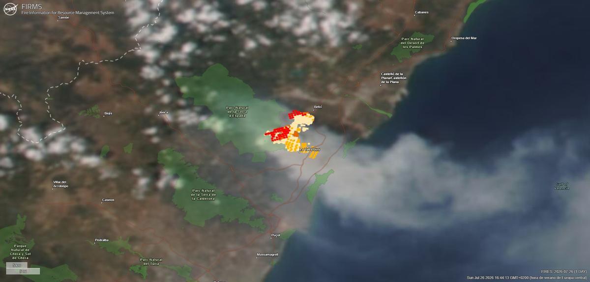 Imagen de la NASA del incendio de la Vall d'Uixó. Los puntos rojos son los puntos activos más recientes.
