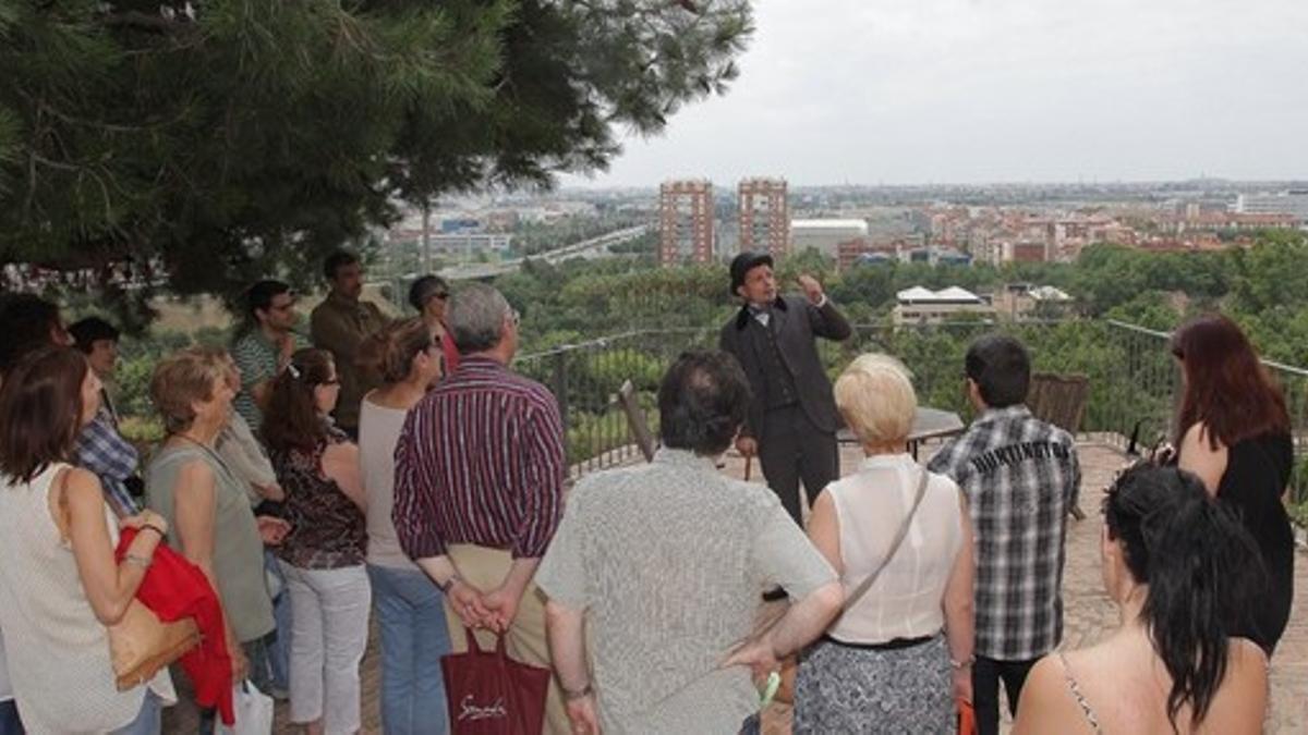 Imagen de una de las visitas guiadas a la Torre de la Miranda en Cornellà.