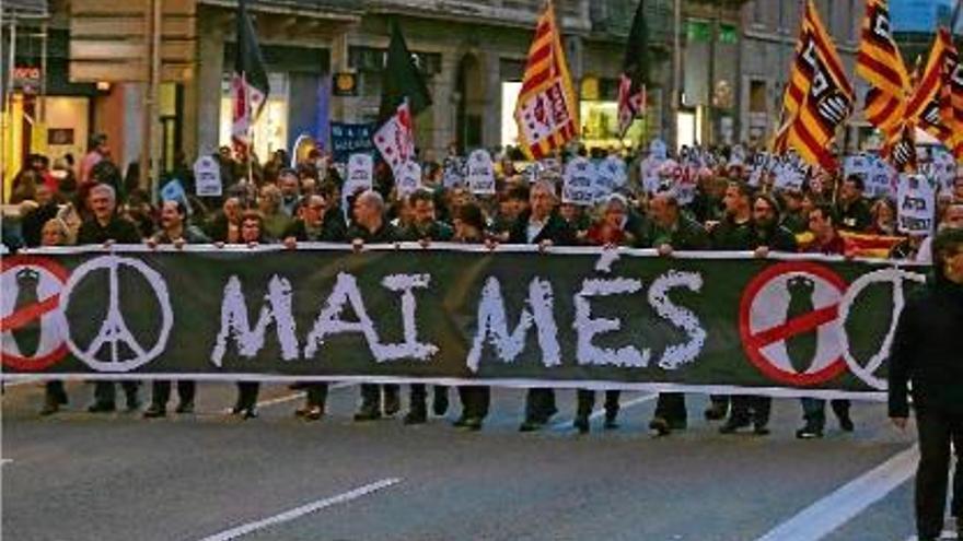 El &quot;No a la guerra&quot; torna a mobilitzar milers de manifestants a Espanya