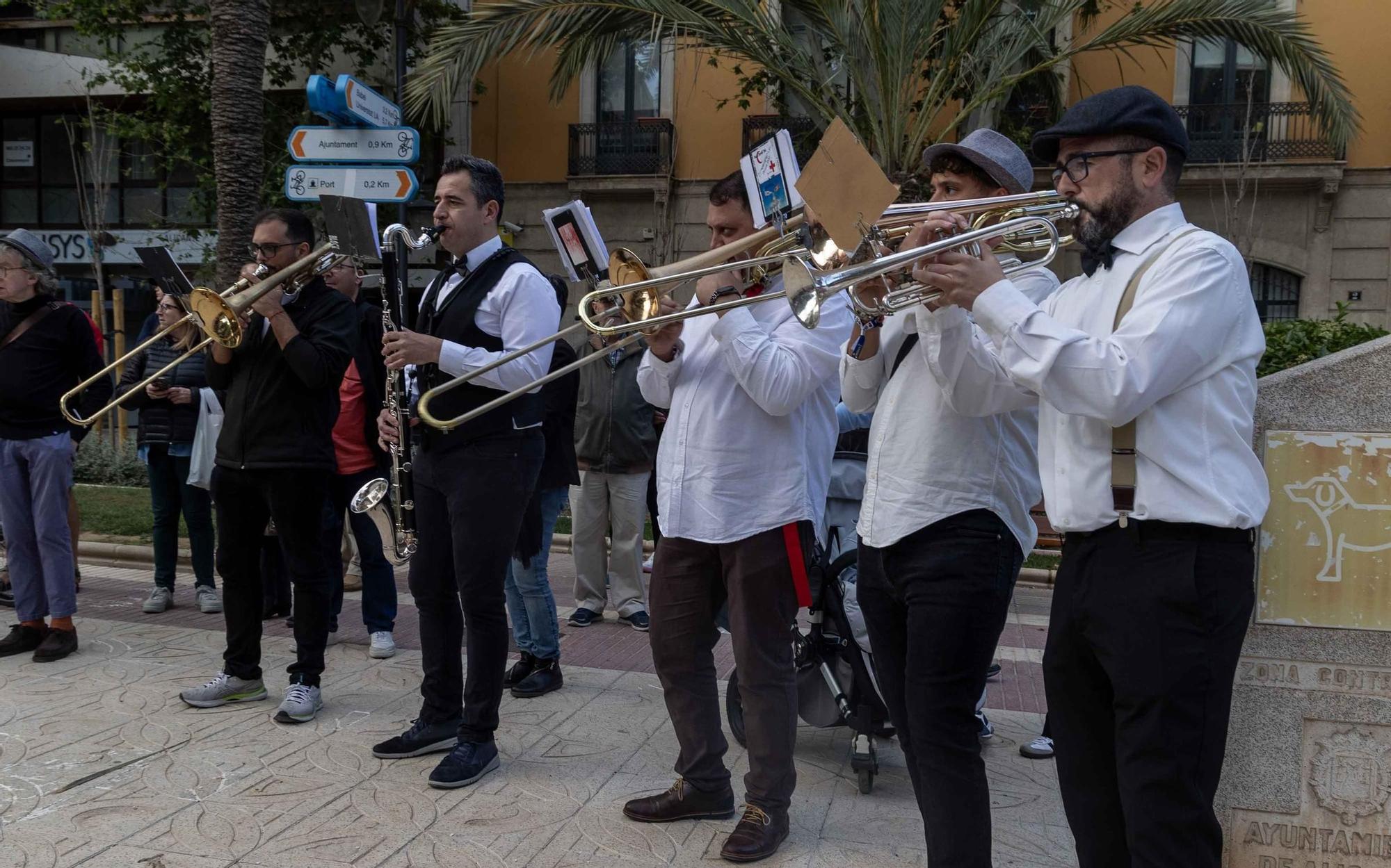 Alicante disfruta en la calle de los conciertos del Dia Internacional del Jazz