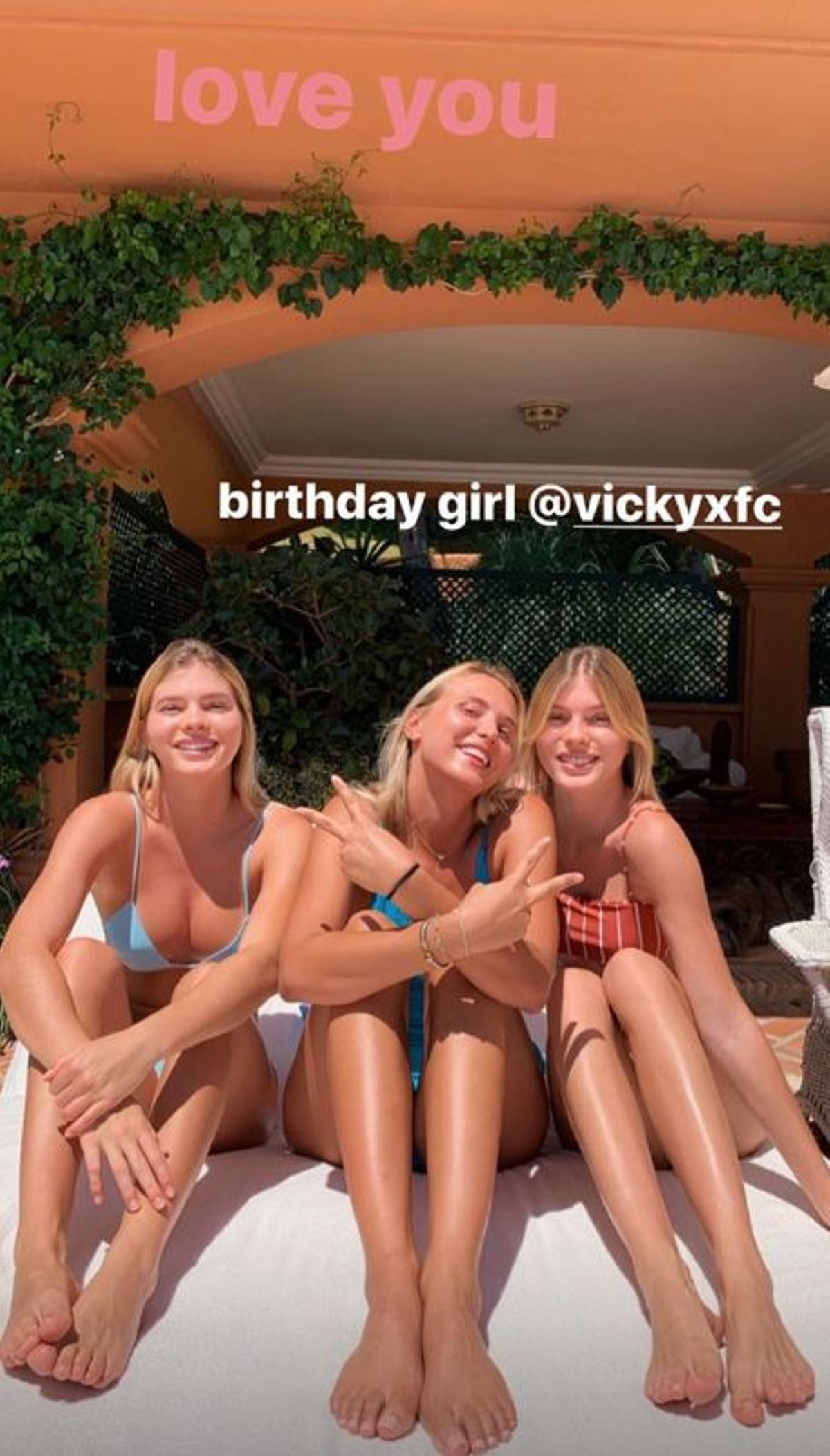 Stories de Cristina Iglesias en bikini, en Ibiza, en el que felicita a una amiga por su cumpleaños