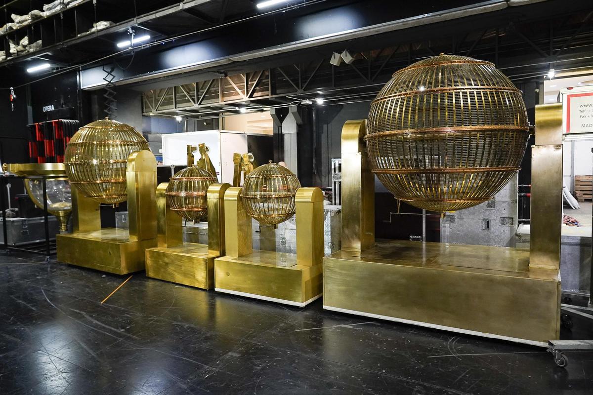 Los bombos, en el Teatro Real, este viernes.