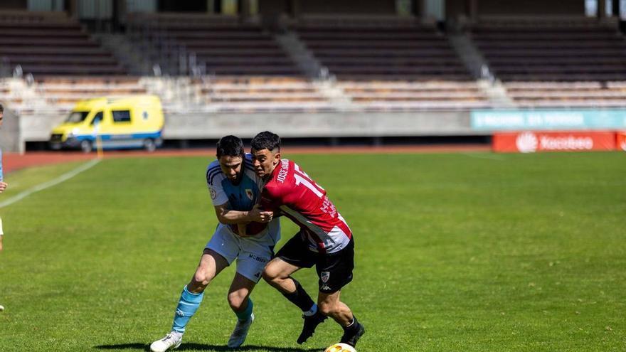 El Atlético Arteixo asalta el Vero Boquete de San Lázaro y apunta alto en la recta final de la Tercera RFEF gallega