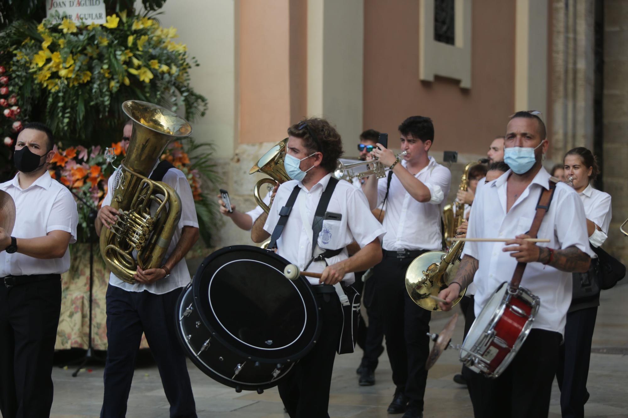 Búscate en el segundo día de Ofrenda por la calle de la Mar (entre las 19.00 y las 20.00 horas)