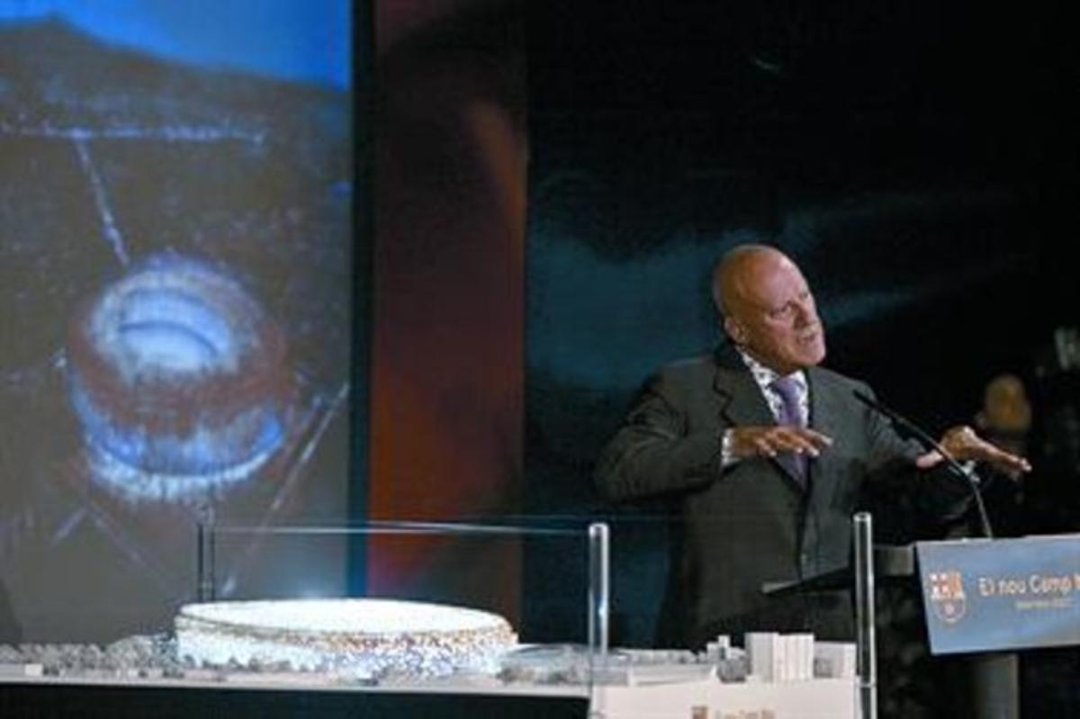 Norman Foster presenta la maqueta del seu projecte per al Camp Nou, el setembre del 2007. Norman Foster presenta la maqueta del seu projecte per al Camp Nou, el setembre del 2007.