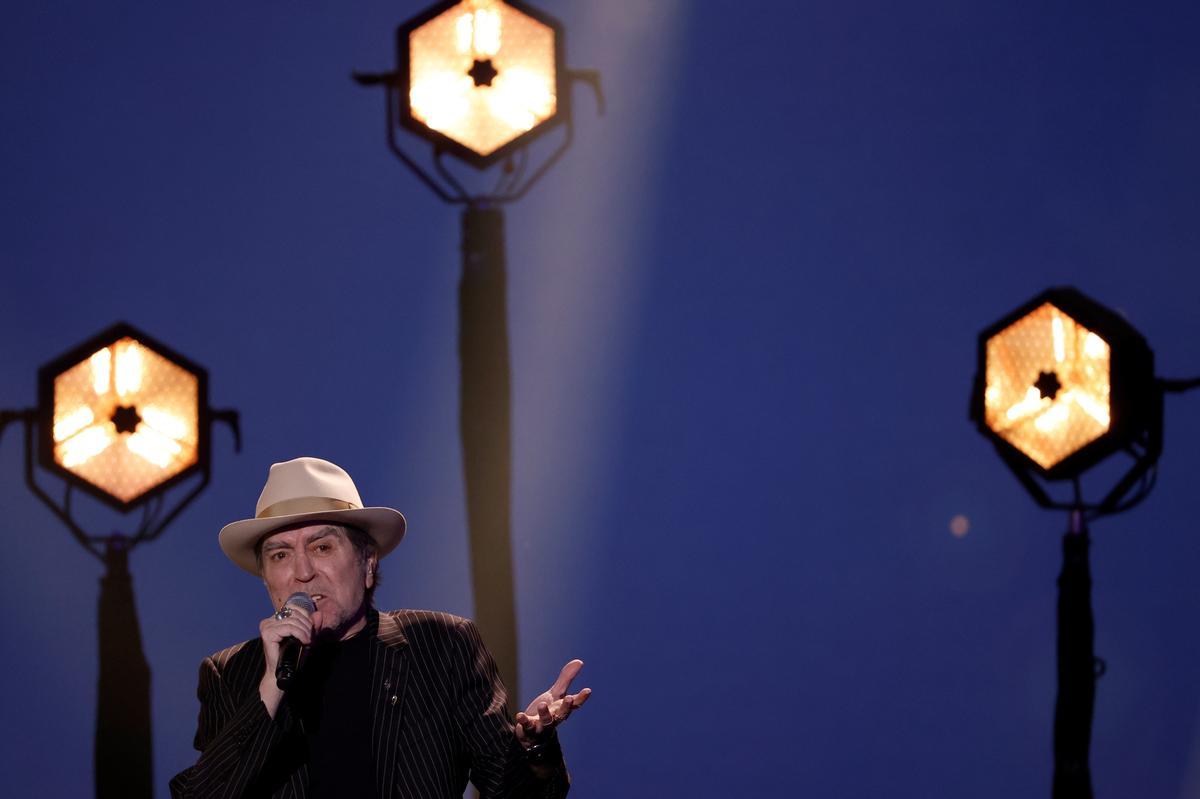 Sabina y Leiva interpretan 'Tan joven y tan viejo' en la gala de los Goya