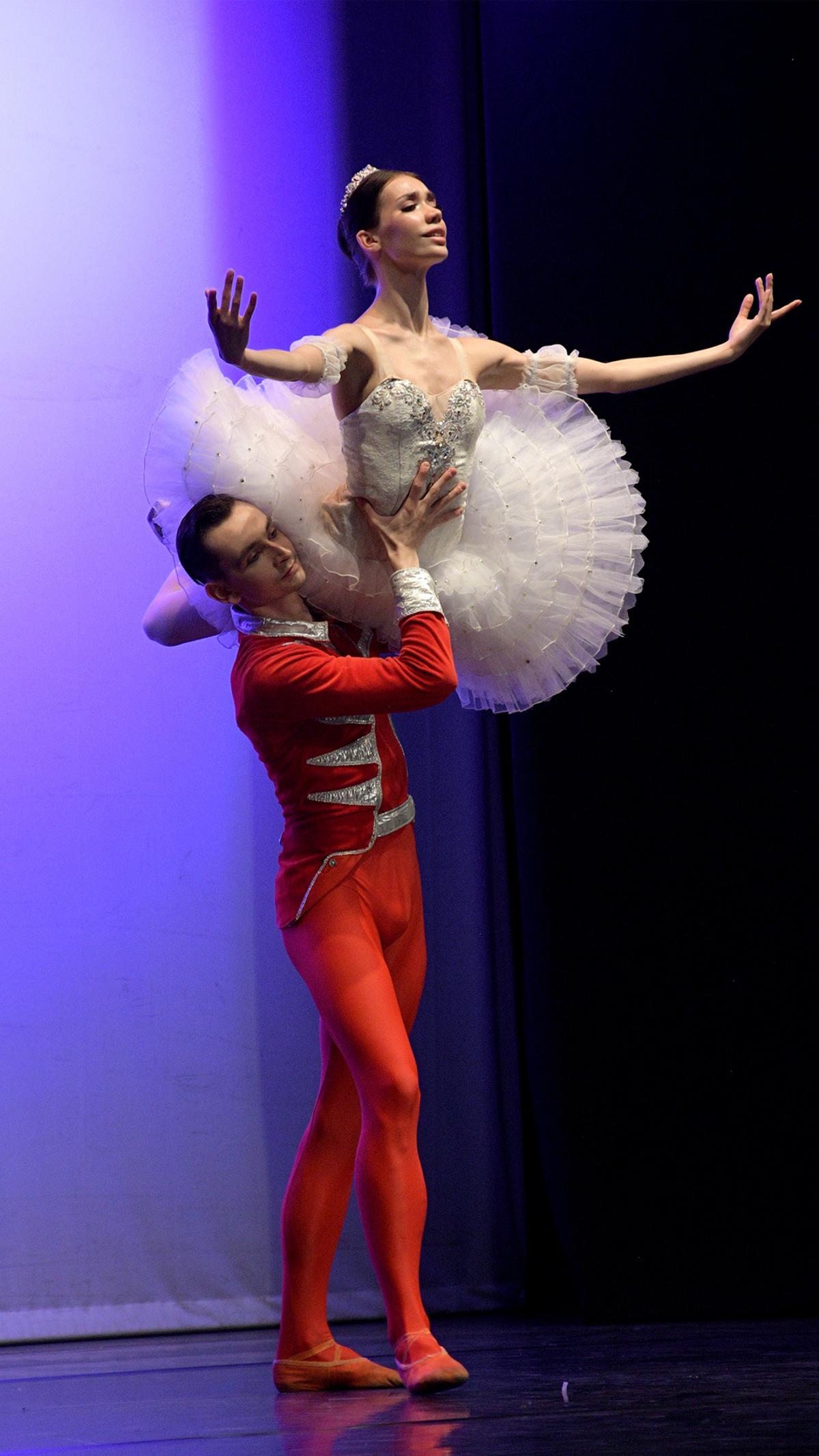 Bailarines de la International Ballet Company