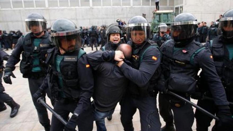 La Guardia CIvil pide los nombres de los mossos de servicio el 1-O