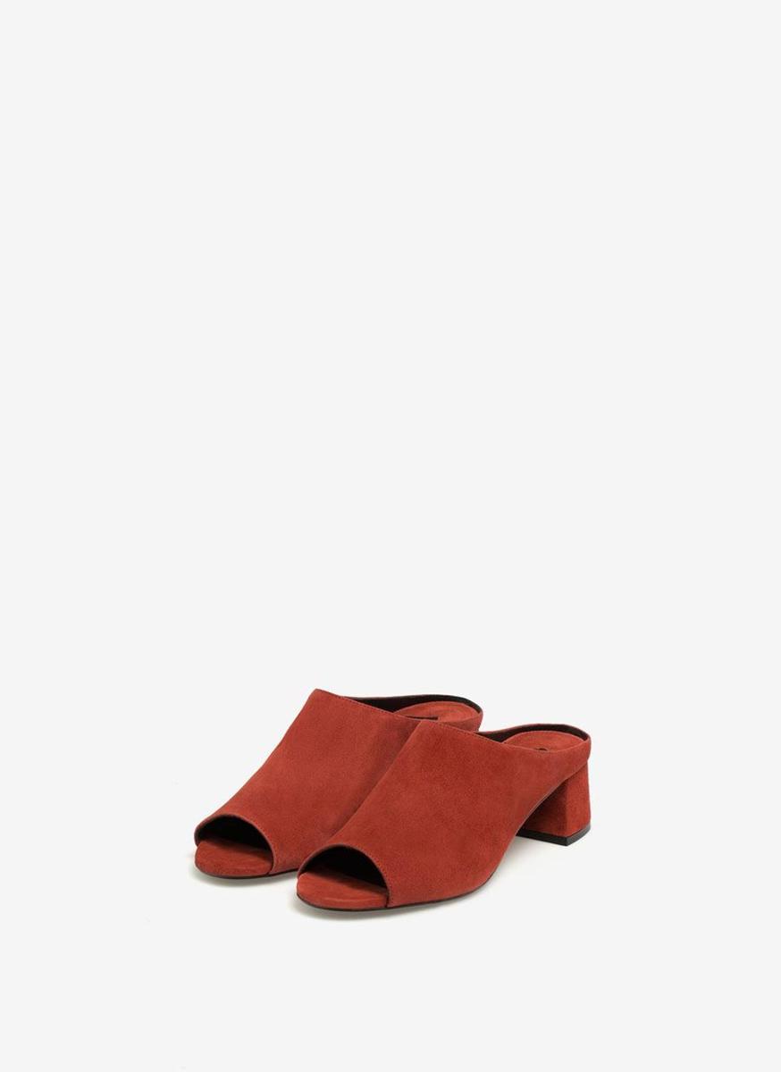 Mules para el verano, de ante de Uterqüe (89€)