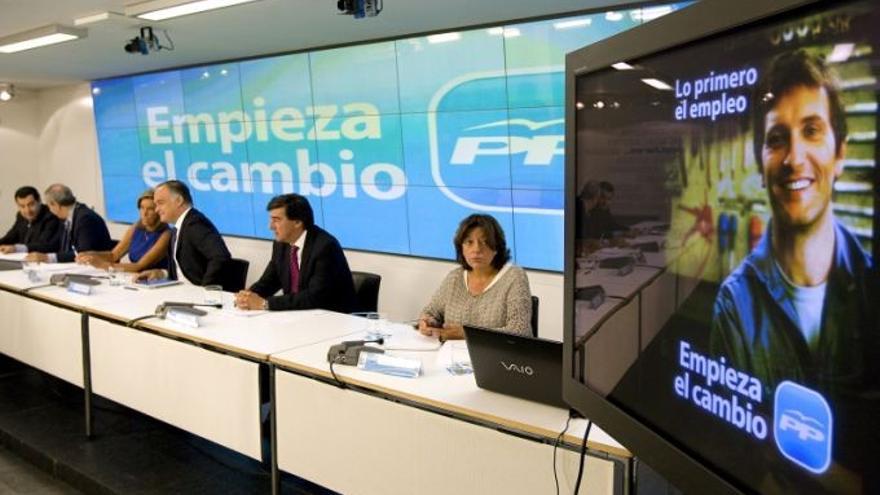 El PP ironiza con el lema del PSOE: &quot;Con Rubalcaba sí porque con Zapatero no&quot;