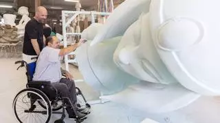La chispa de la inclusión prende en los talleres de artistas foguerers