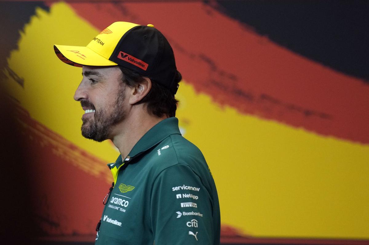 FOTODELDÍA GRAFCAT8743. MONTMELÓ (BARCELONA), 29/05/2025.- El piloto español de Aston Martin, Fernando Alonso, durante la rueda de prensa previa al Gran Premio de España de Fórmula Uno que mañana comienza en el Circuit de Catalunya-Barcelona, en Montmeló (Barcelona). EFE/Alejandro García