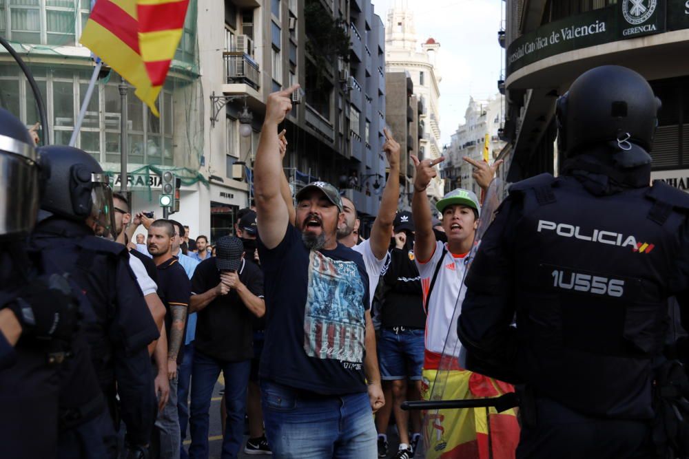 La ultradreta irromp a la manifestació del 9 d'oct