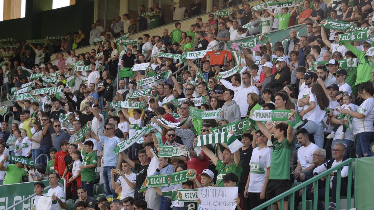 Aficionados del Elche, durante el último encuentro en el Martínez Valero, contra el Valladolid