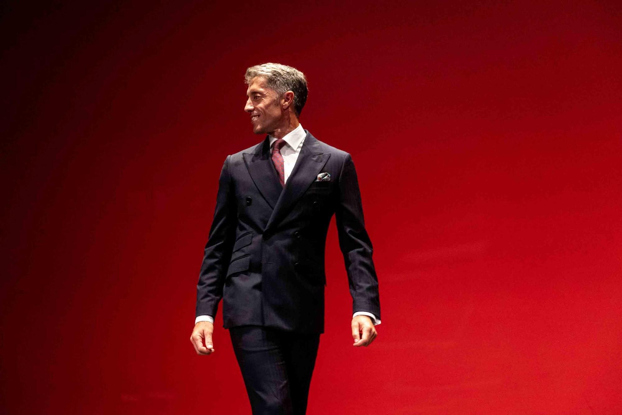 Manuel Escribano pronuncia el pregón de apertura de la Feria de Hogueras en el Teatro Principal de Alicante