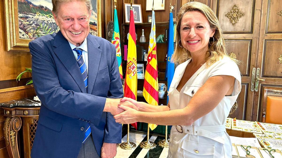 La alcaldesa de Castelló, Begoña Carrasco, se reunió con el presidente de la fundación Jaume I, Javier Quesada.