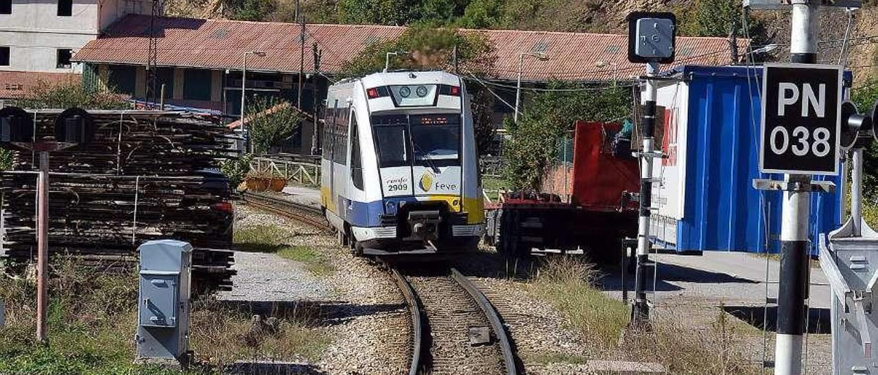 Tren de Feve en Mieres.