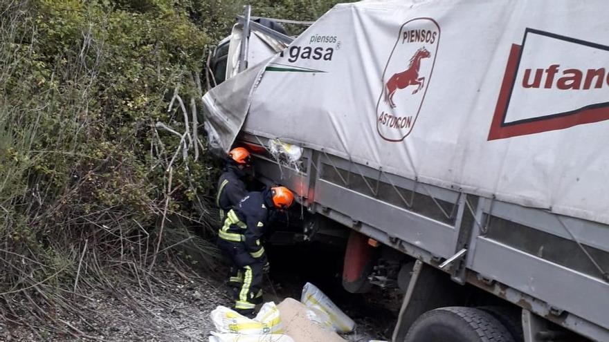 Susto en el Huerna: un camión pierde los frenos y el conductor resulta herido leve tras poder usar una de las áreas de frenado de emergencia