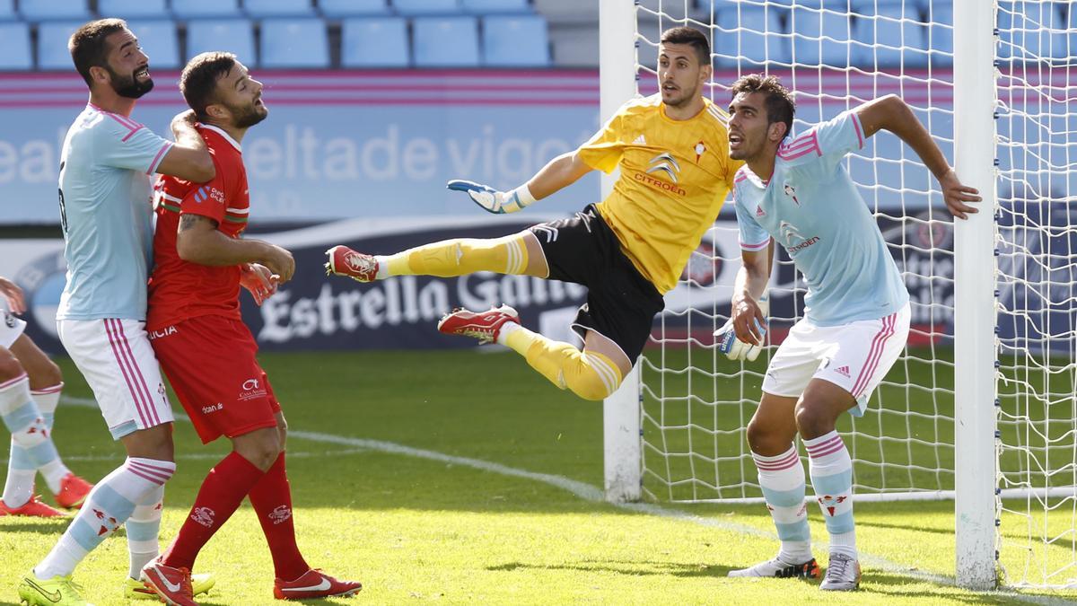 Borja Iglesias, durante el Celta B-Somozas de 2014 en Balaídos.